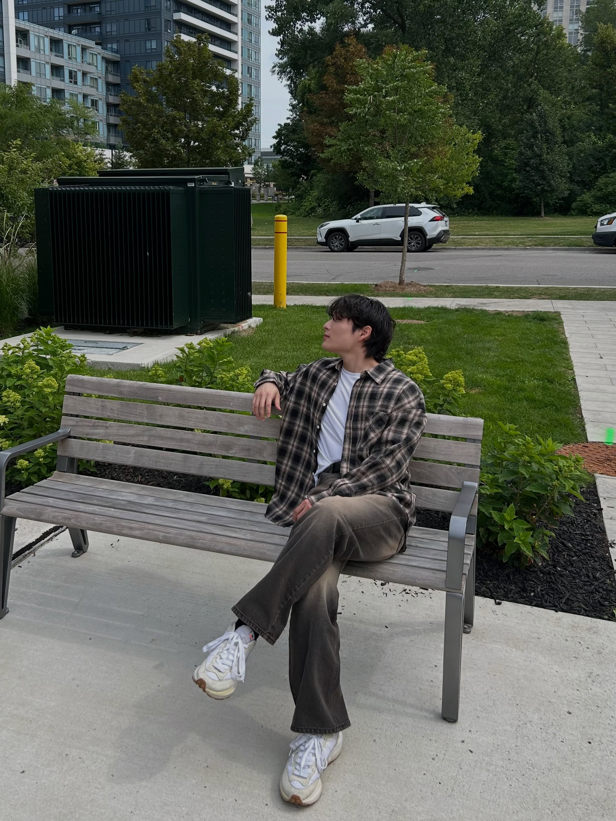 Isaac Sohn modeling for Hanbyul while reclining on a park bench